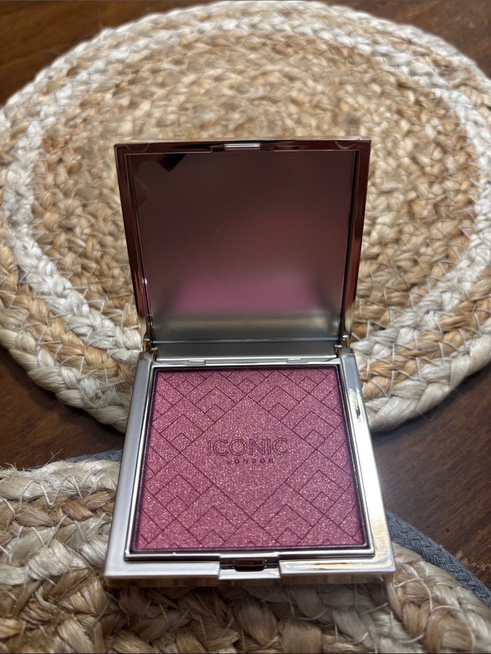 ICONIC London Shimmer Blush — in shade Play Time